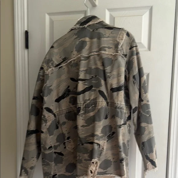 POL Camouflage Distressed Jacket - Picture 4 of 4